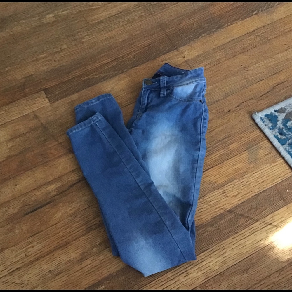 Light wash skinny jeans